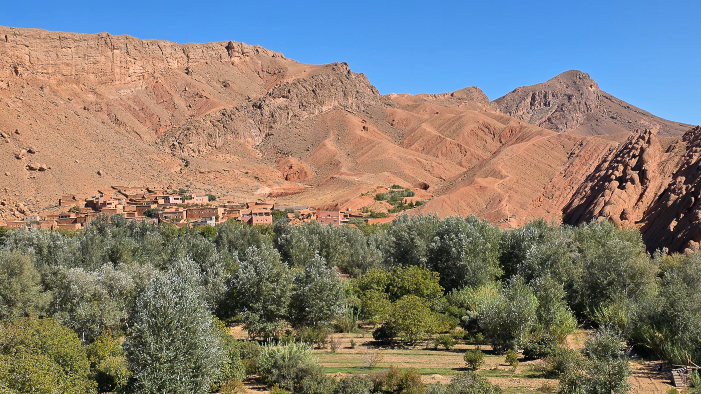 <span  class="uc_style_uc_tiles_grid_image_elementor_uc_items_attribute_title" style="color:#ffffff;">Countryside, mountains, just beautiful</span>