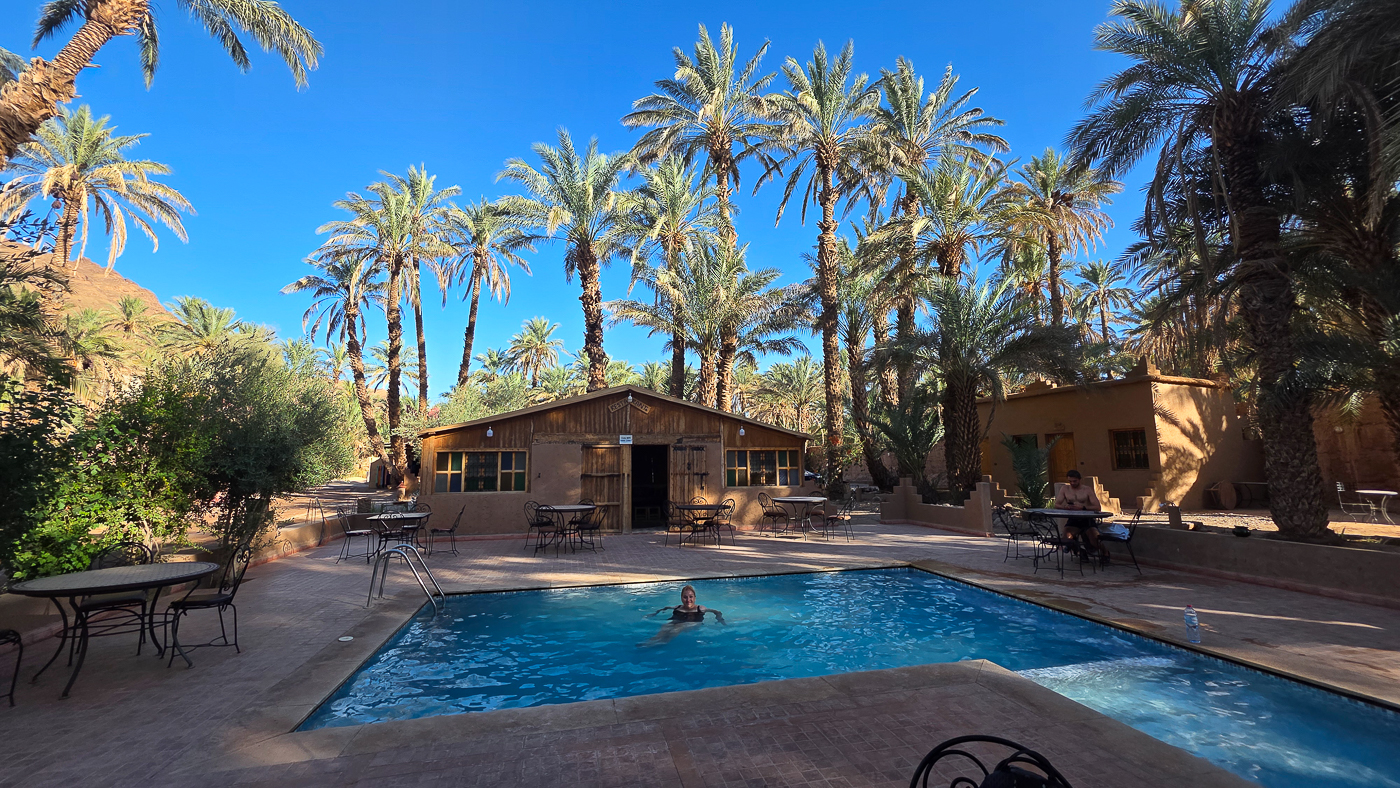 <span  class="uc_style_uc_tiles_grid_image_elementor_uc_items_attribute_title" style="color:#ffffff;">Sometimes it needs a location to relax (incl. pool)</span>