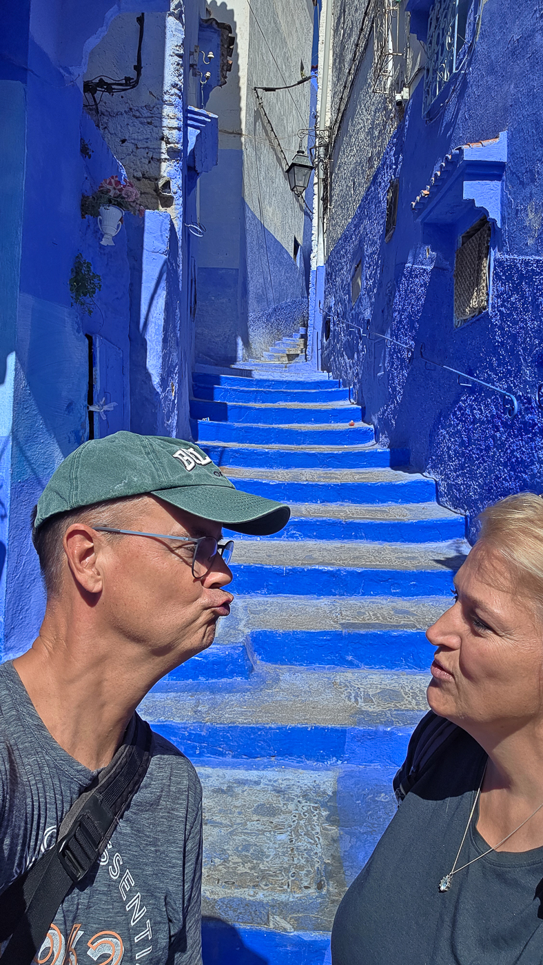 <span  class="uc_style_uc_tiles_grid_image_elementor_uc_items_attribute_title" style="color:#ffffff;">yes, the city center is blue</span>