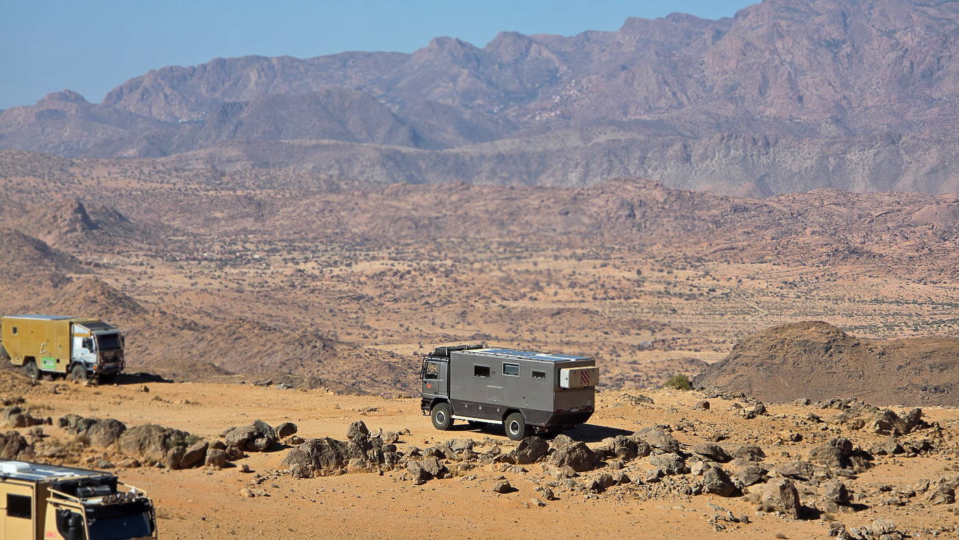 <span  class="uc_style_uc_tiles_grid_image_elementor_uc_items_attribute_title" style="color:#ffffff;">Beautiful mountain view</span>