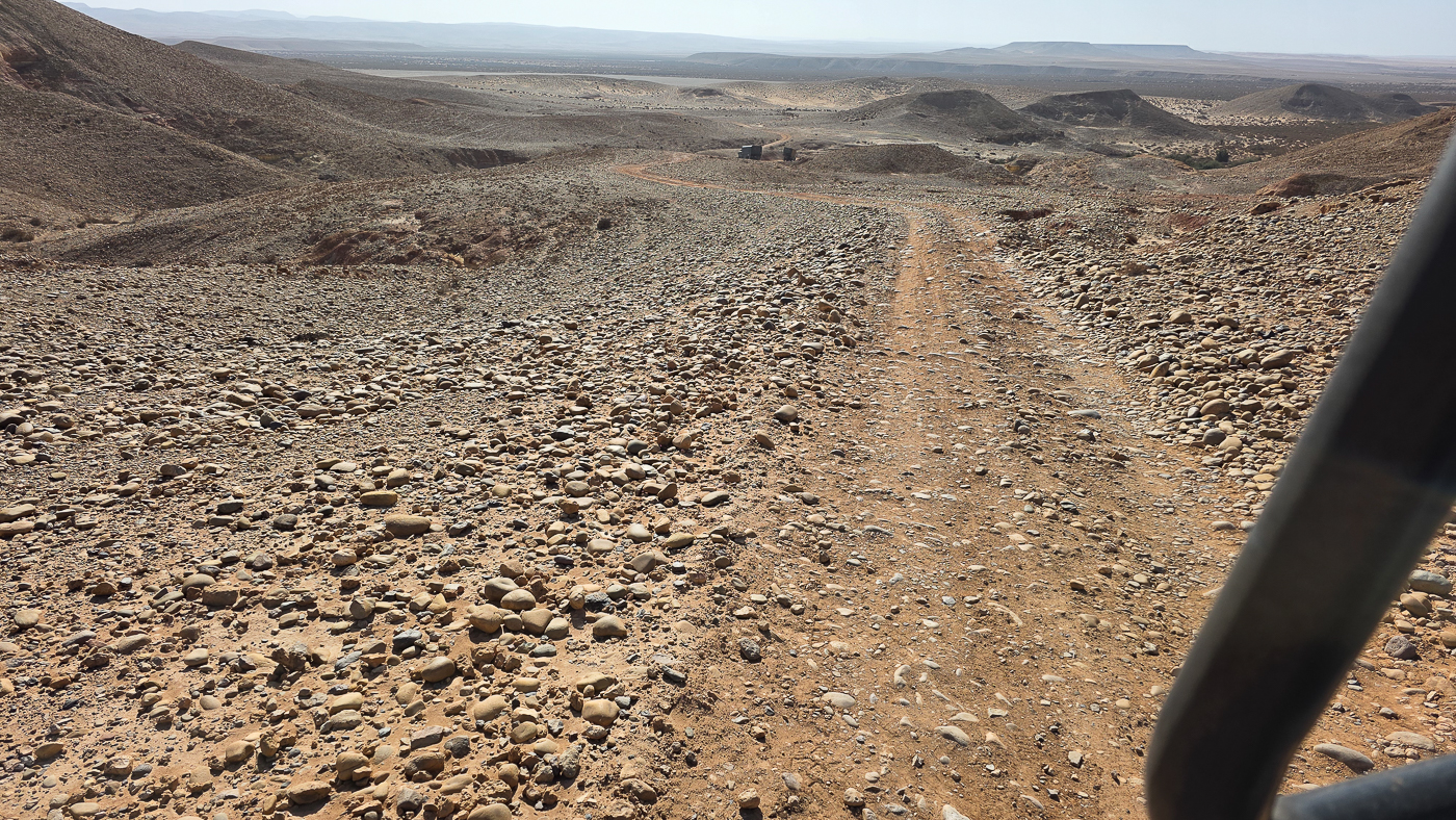 <span  class="uc_style_uc_tiles_grid_image_elementor_uc_items_attribute_title" style="color:#ffffff;">Overlanding: sometimes on rough roads</span>