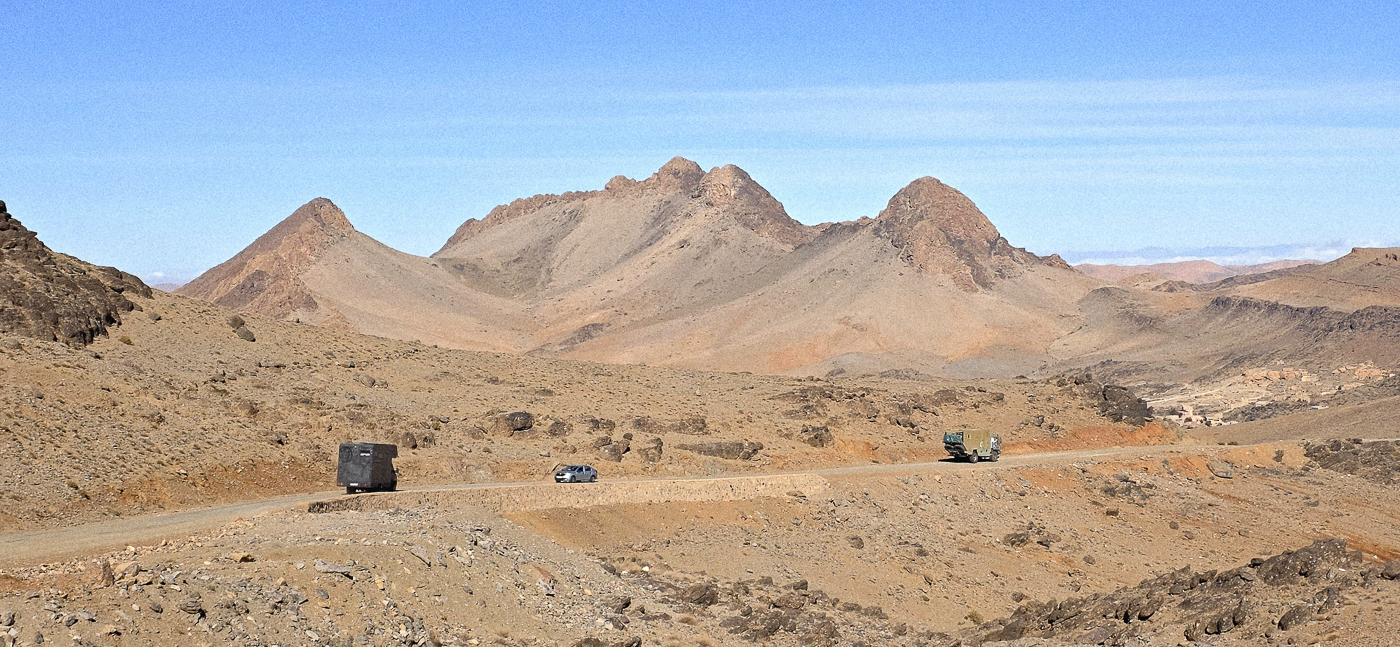 <span  class="uc_style_uc_tiles_grid_image_elementor_uc_items_attribute_title" style="color:#ffffff;">On the road in Morocco</span>