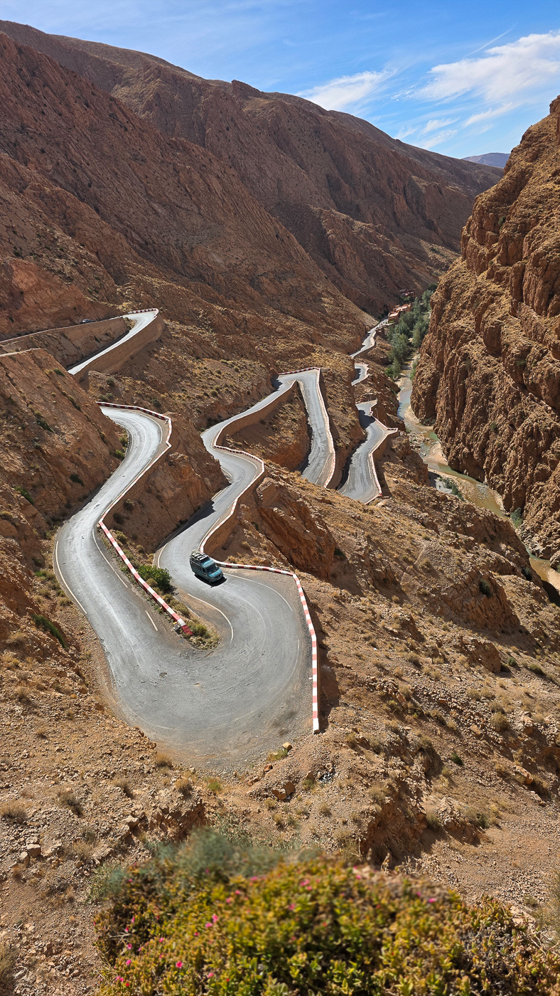 <span  class="uc_style_uc_tiles_grid_image_elementor_uc_items_attribute_title" style="color:#ffffff;">The pass of Gorges Dades</span>