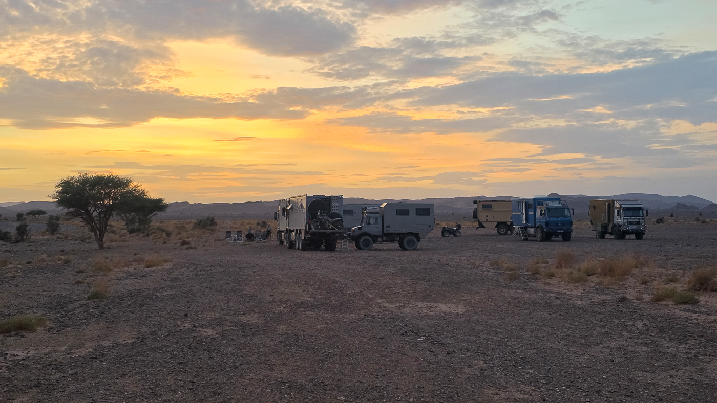 <span  class="uc_style_uc_tiles_grid_image_elementor_uc_items_attribute_title" style="color:#ffffff;">Meeting point at the edge of the desert</span>