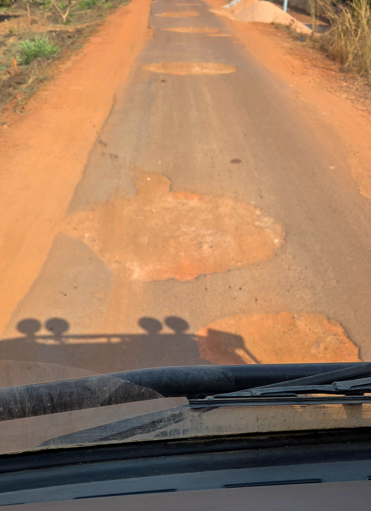 <span  class="uc_style_uc_tiles_grid_image_elementor_uc_items_attribute_title" style="color:#ffffff;">Streets in Guinea-Bissau can be very (!) bad</span>