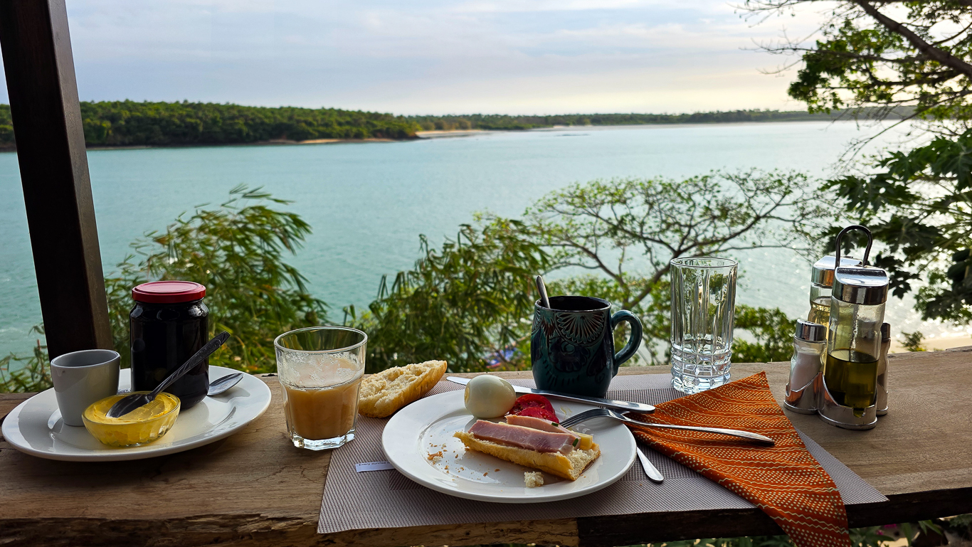 <span  class="uc_style_uc_tiles_grid_image_elementor_uc_items_attribute_title" style="color:#ffffff;">Breakfast view</span>