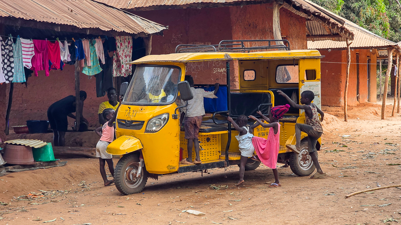 <span  class="uc_style_uc_tiles_grid_image_elementor_uc_items_attribute_title" style="color:#ffffff;">Our vehicle</span>