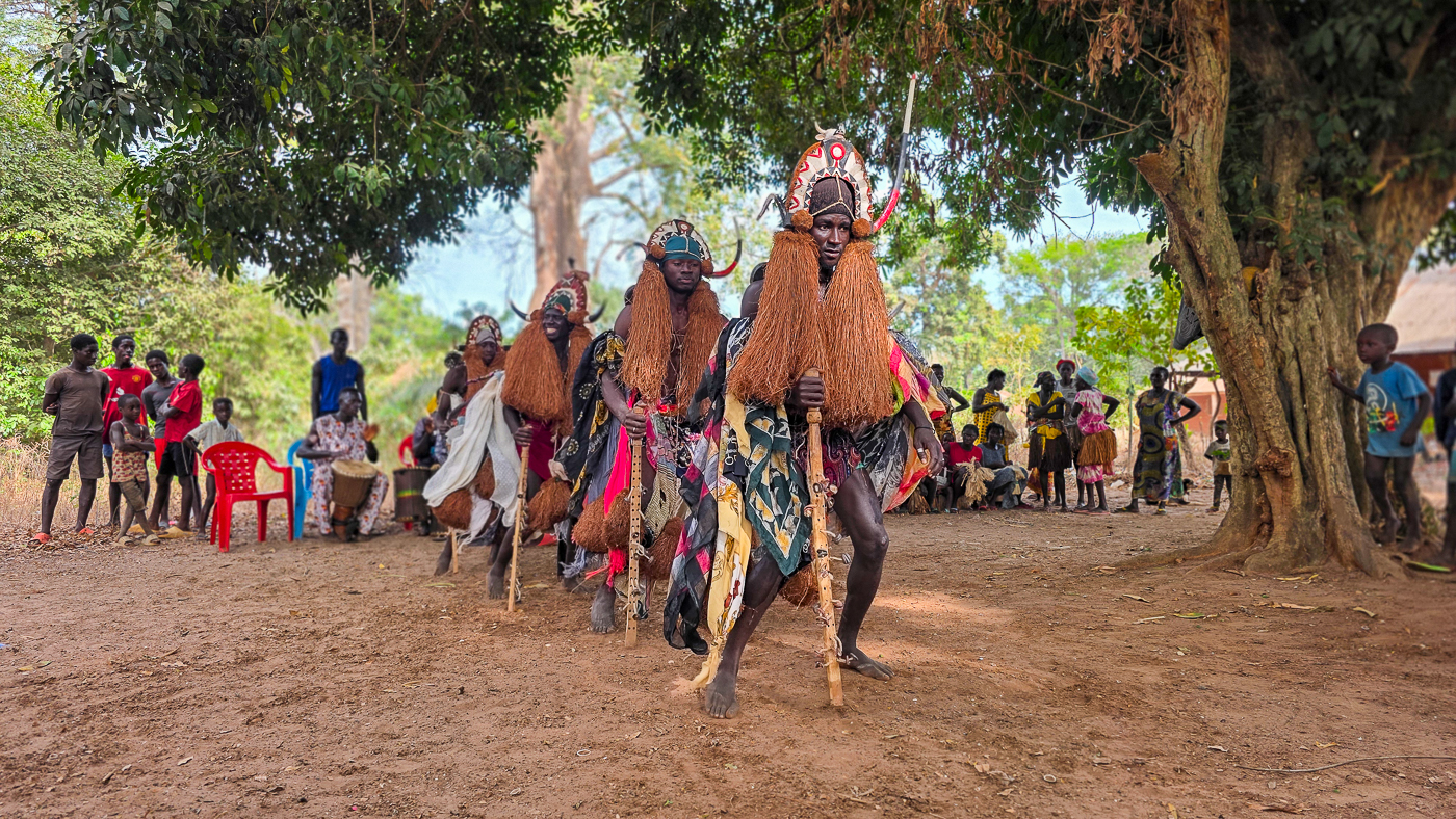 <span  class="uc_style_uc_tiles_grid_image_elementor_uc_items_attribute_title" style="color:#ffffff;">Traditional dance show</span>