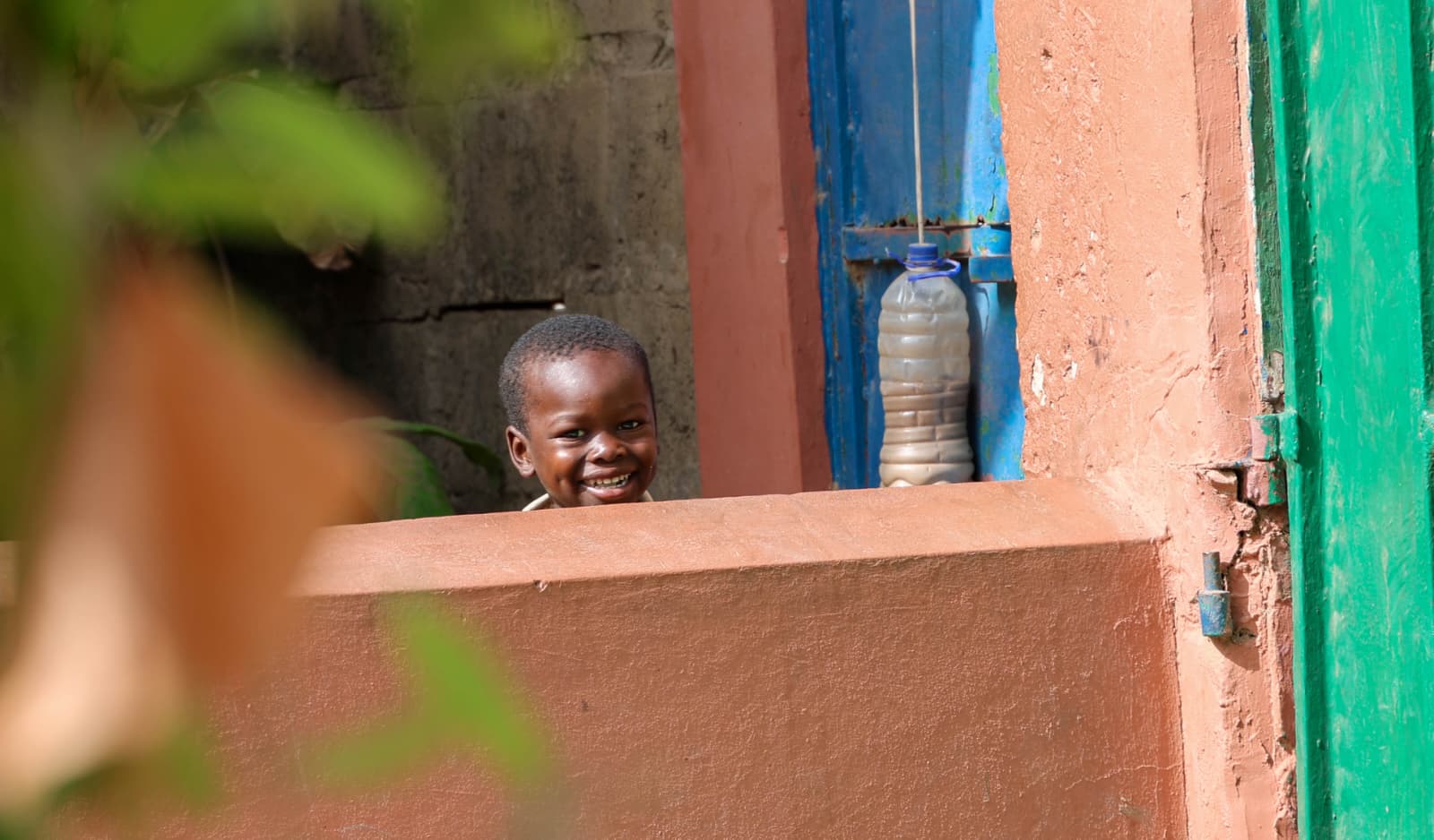 <span  class="uc_style_uc_tiles_grid_image_elementor_uc_items_attribute_title" style="color:#ffffff;">Cute Kids from West Africa</span>