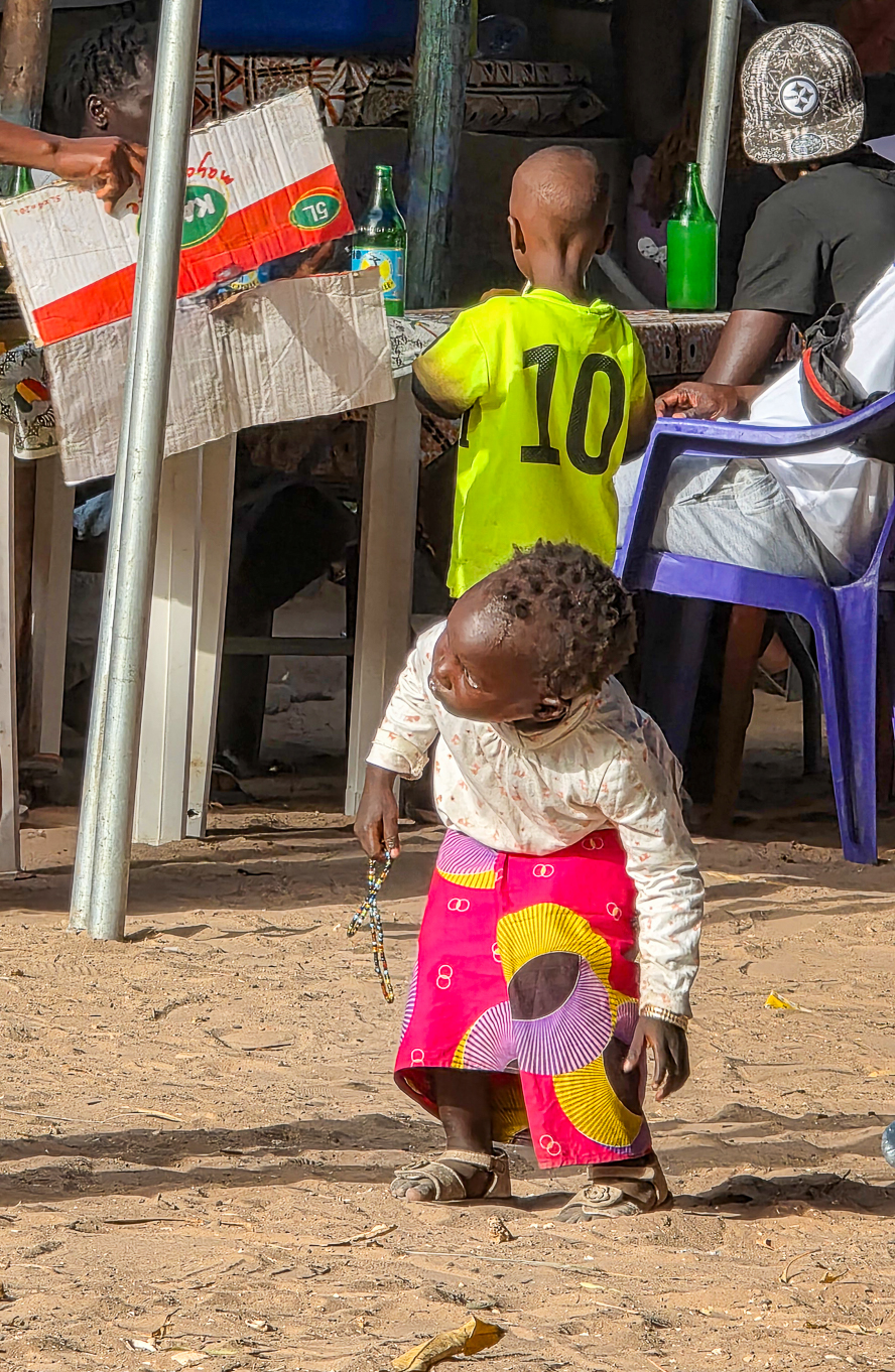 <span  class="uc_style_uc_tiles_grid_image_elementor_uc_items_attribute_title" style="color:#ffffff;">Cute Kids from West Africa</span>