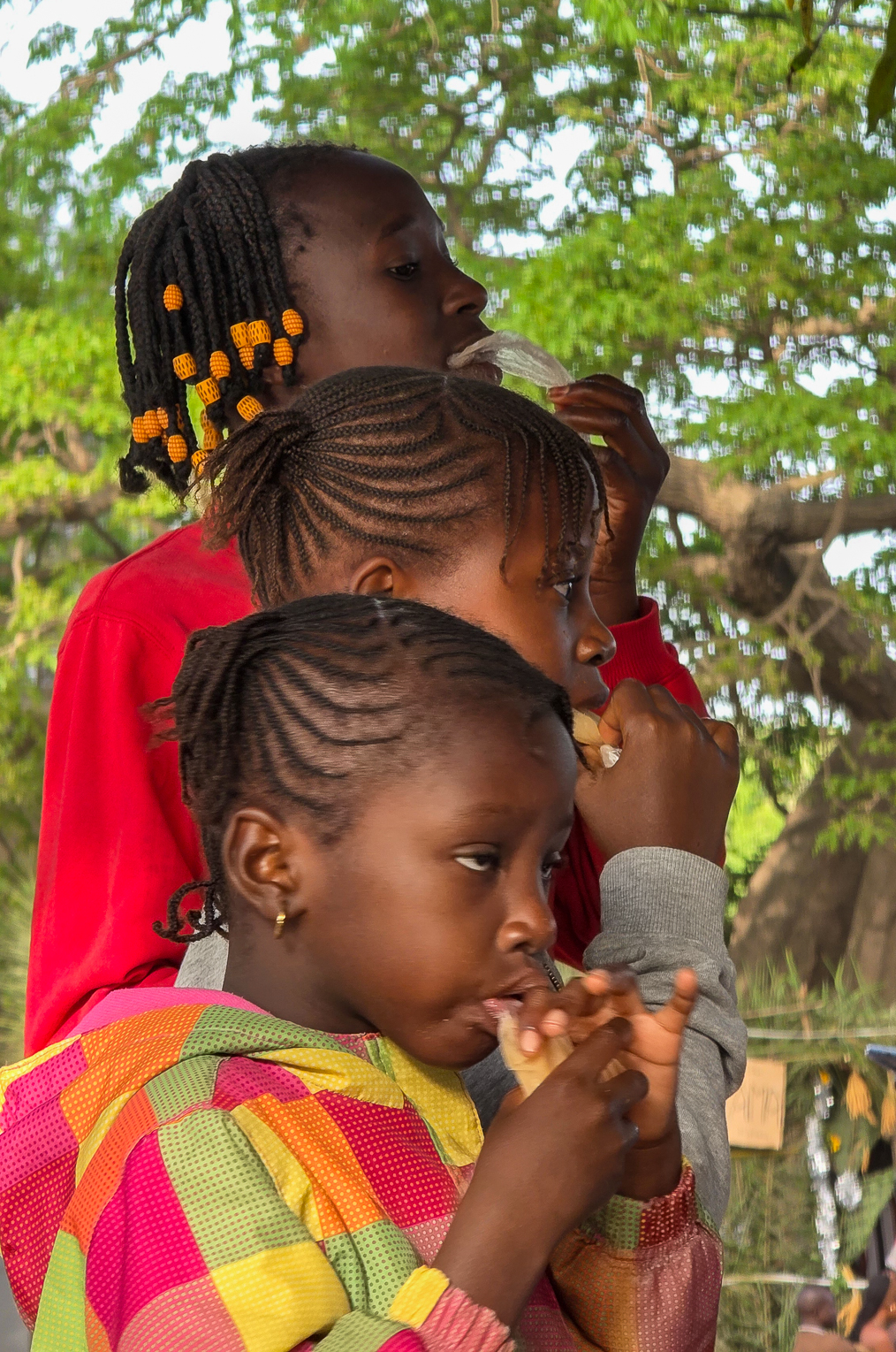 <span  class="uc_style_uc_tiles_grid_image_elementor_uc_items_attribute_title" style="color:#ffffff;">Cute Kids from West Africa</span>