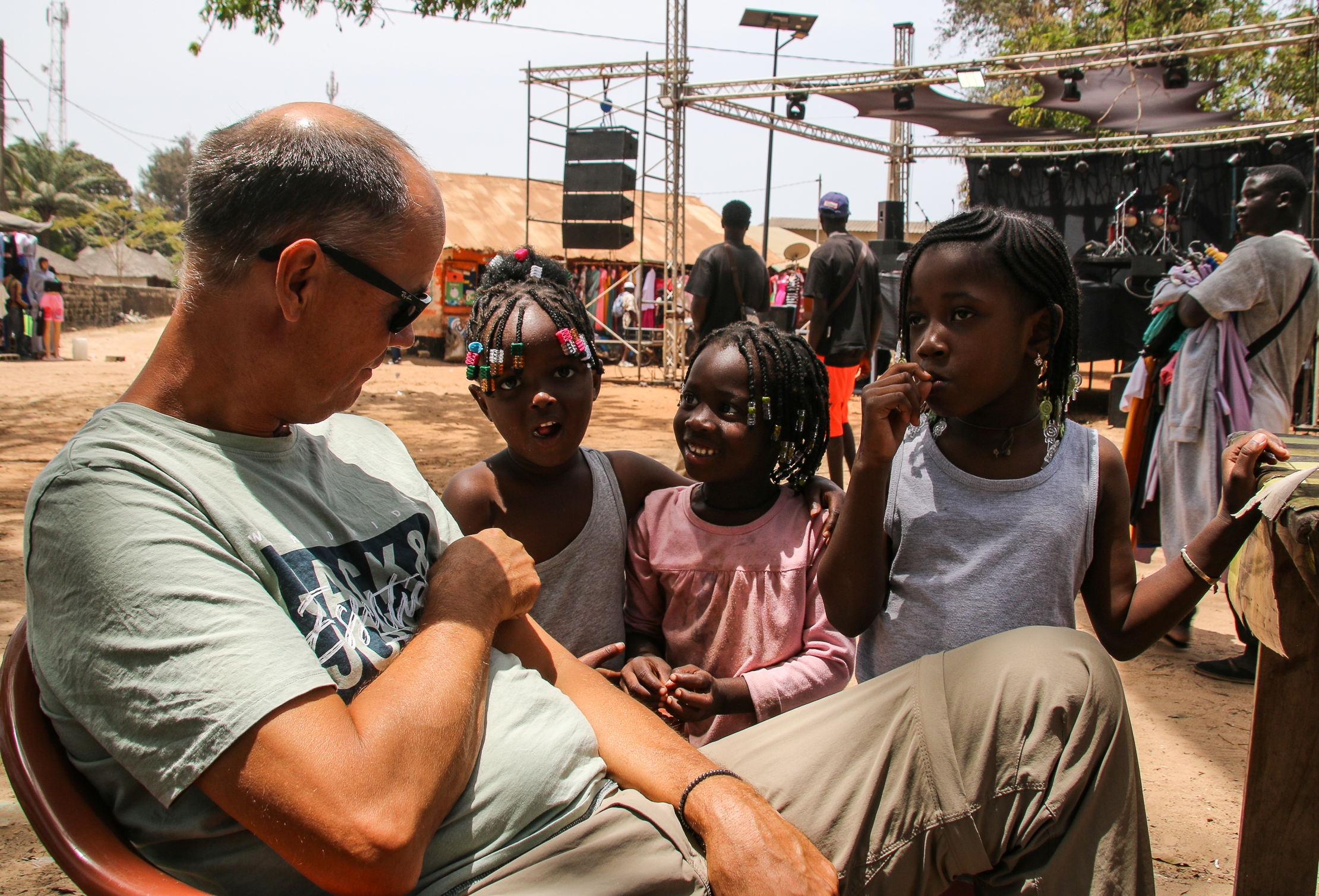 <span  class="uc_style_uc_tiles_grid_image_elementor_uc_items_attribute_title" style="color:#ffffff;">Cute Kids from West Africa</span>