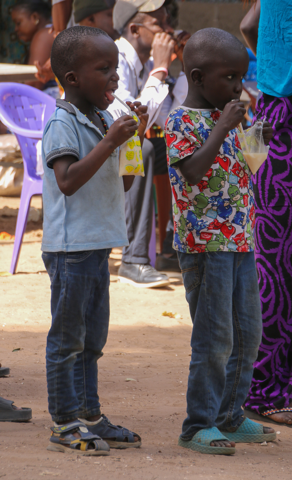 <span  class="uc_style_uc_tiles_grid_image_elementor_uc_items_attribute_title" style="color:#ffffff;">Cute Kids from West Africa</span>