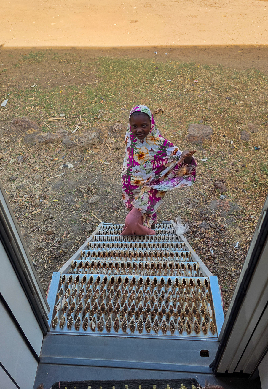 <span  class="uc_style_uc_tiles_grid_image_elementor_uc_items_attribute_title" style="color:#ffffff;">Cute Kids from West Africa</span>