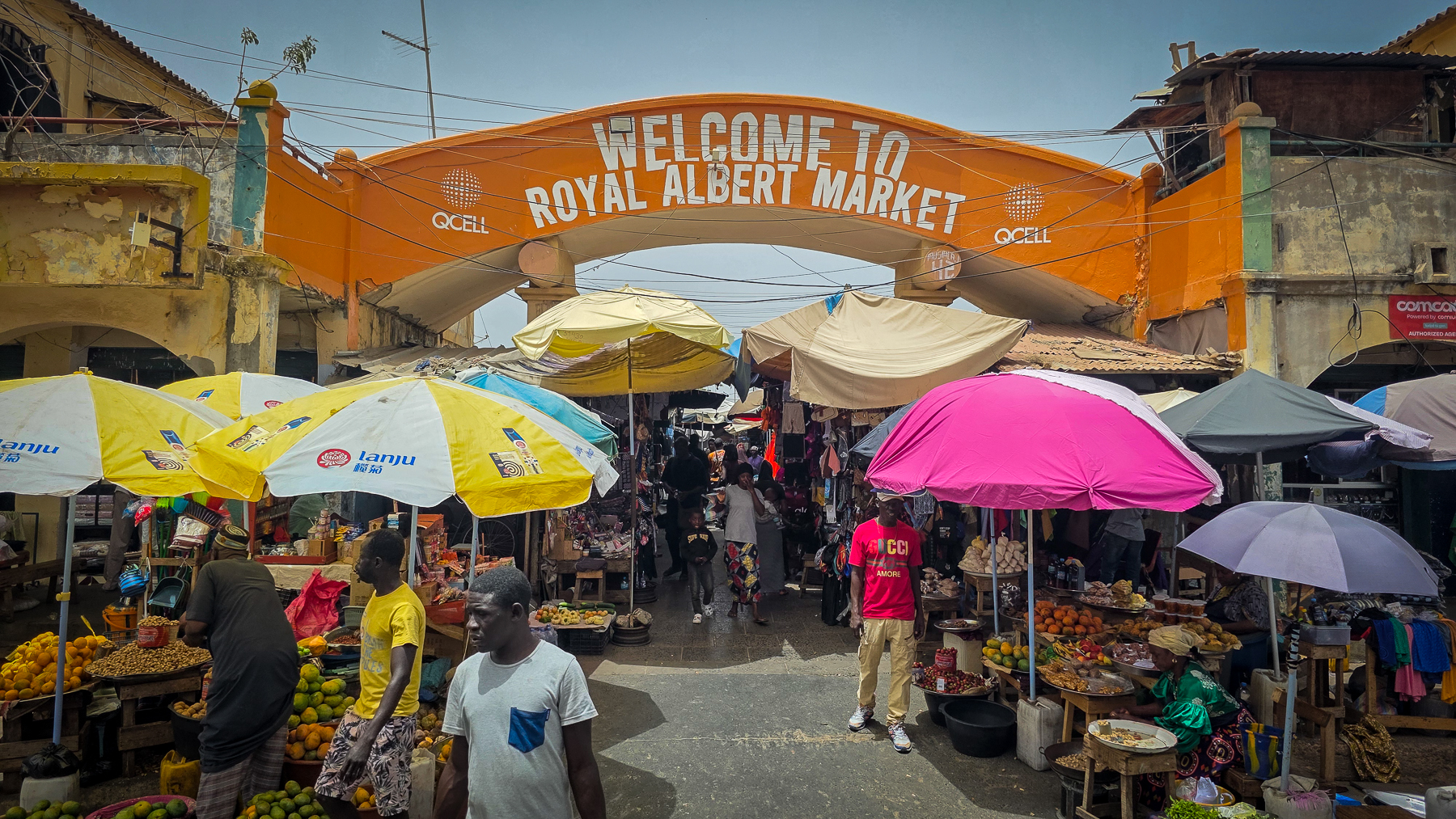 <span  class="uc_style_uc_tiles_grid_image_elementor_uc_items_attribute_title" style="color:#ffffff;">Royal Albert Market in Sukuta</span>