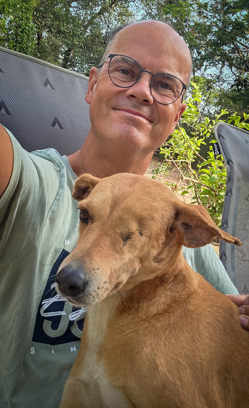 <span  class="uc_style_uc_tiles_grid_image_elementor_uc_items_attribute_title" style="color:#ffffff;">One of the many 'great doggos' that we met (we called him 'Cyclobs') - that one jumped straight on my lab</span>
