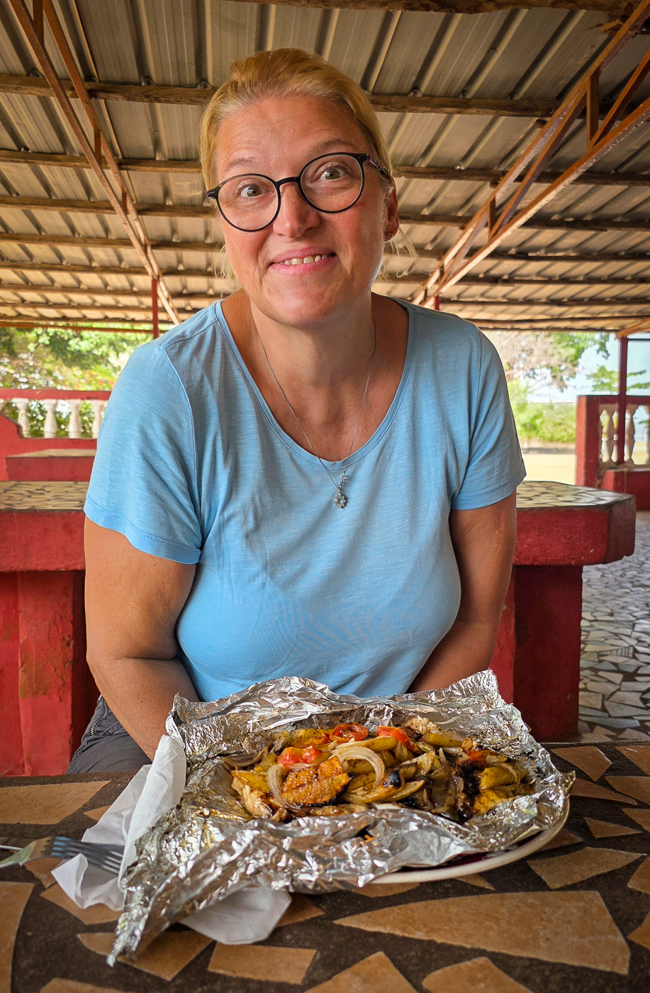 <span  class="uc_style_uc_tiles_grid_image_elementor_uc_items_attribute_title" style="color:#ffffff;">Heike is very happy to get so much fish</span>