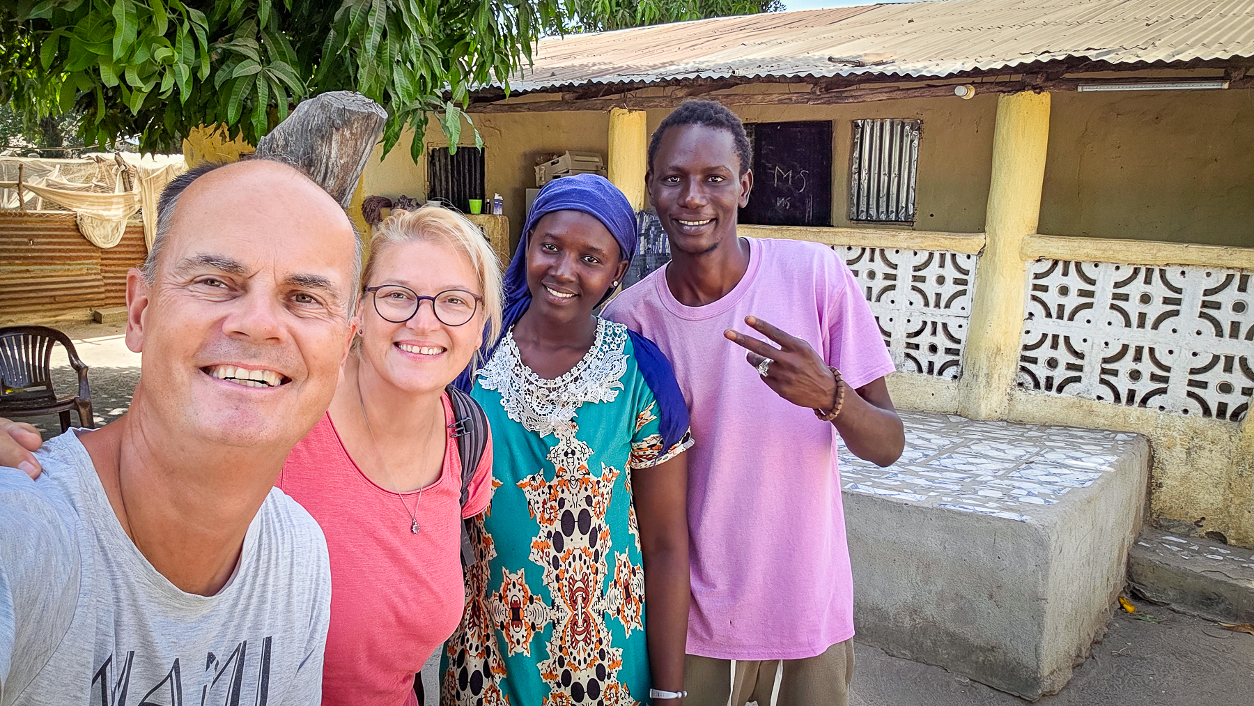 <span  class="uc_style_uc_tiles_grid_image_elementor_uc_items_attribute_title" style="color:#ffffff;">Very nice family!</span>