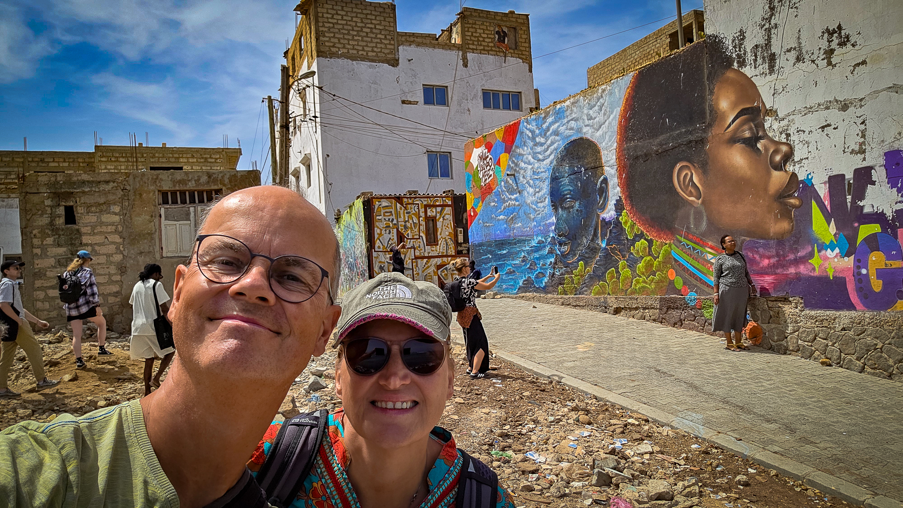 <span  class="uc_style_uc_tiles_grid_image_elementor_uc_items_attribute_title" style="color:#ffffff;">Street-Art in Dakar</span>