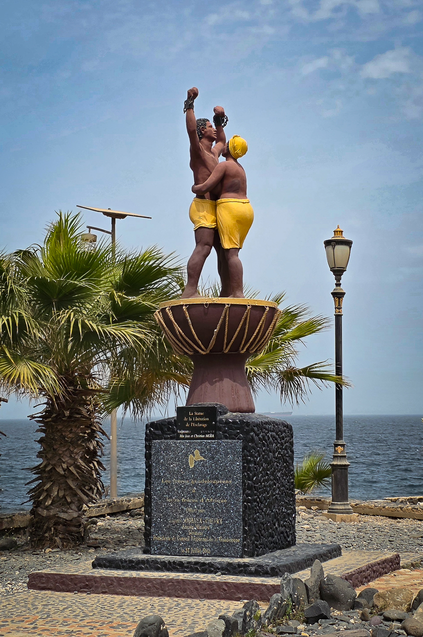 <span  class="uc_style_uc_tiles_grid_image_elementor_uc_items_attribute_title" style="color:#ffffff;">Symbol of the end of slavery</span>