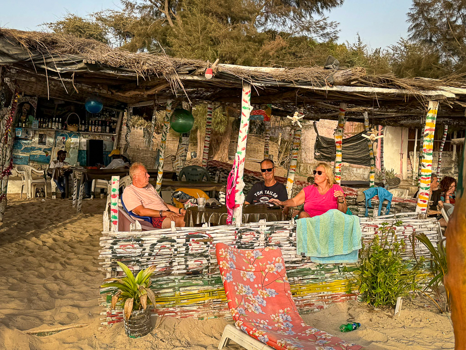 <span  class="uc_style_uc_tiles_grid_image_elementor_uc_items_attribute_title" style="color:#ffffff;">Beach-bar-romantic in 'Cap Skirring'</span>