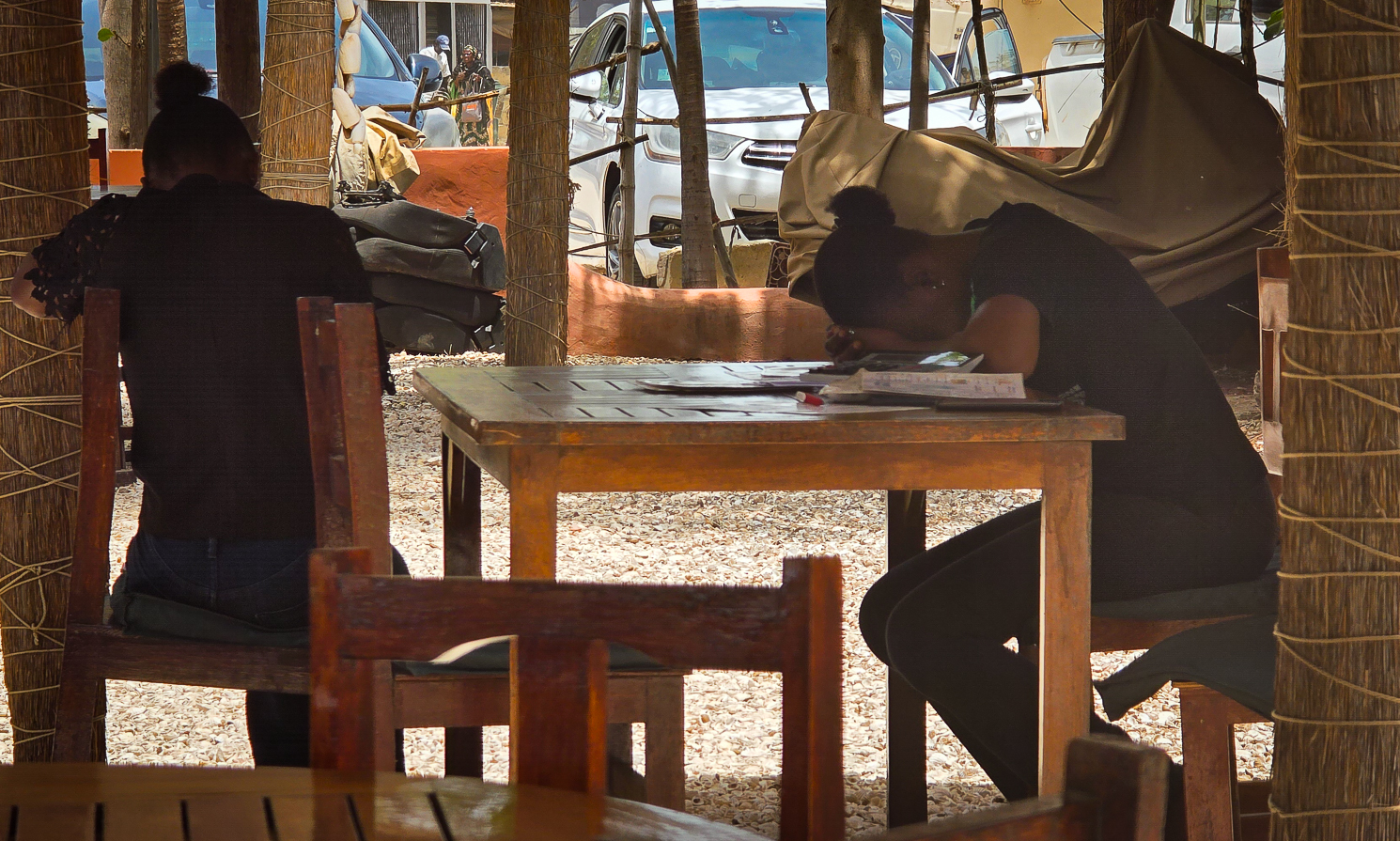 <span  class="uc_style_uc_tiles_grid_image_elementor_uc_items_attribute_title" style="color:#ffffff;">Welcome to the restaurant - staff is waiting (as often)</span>