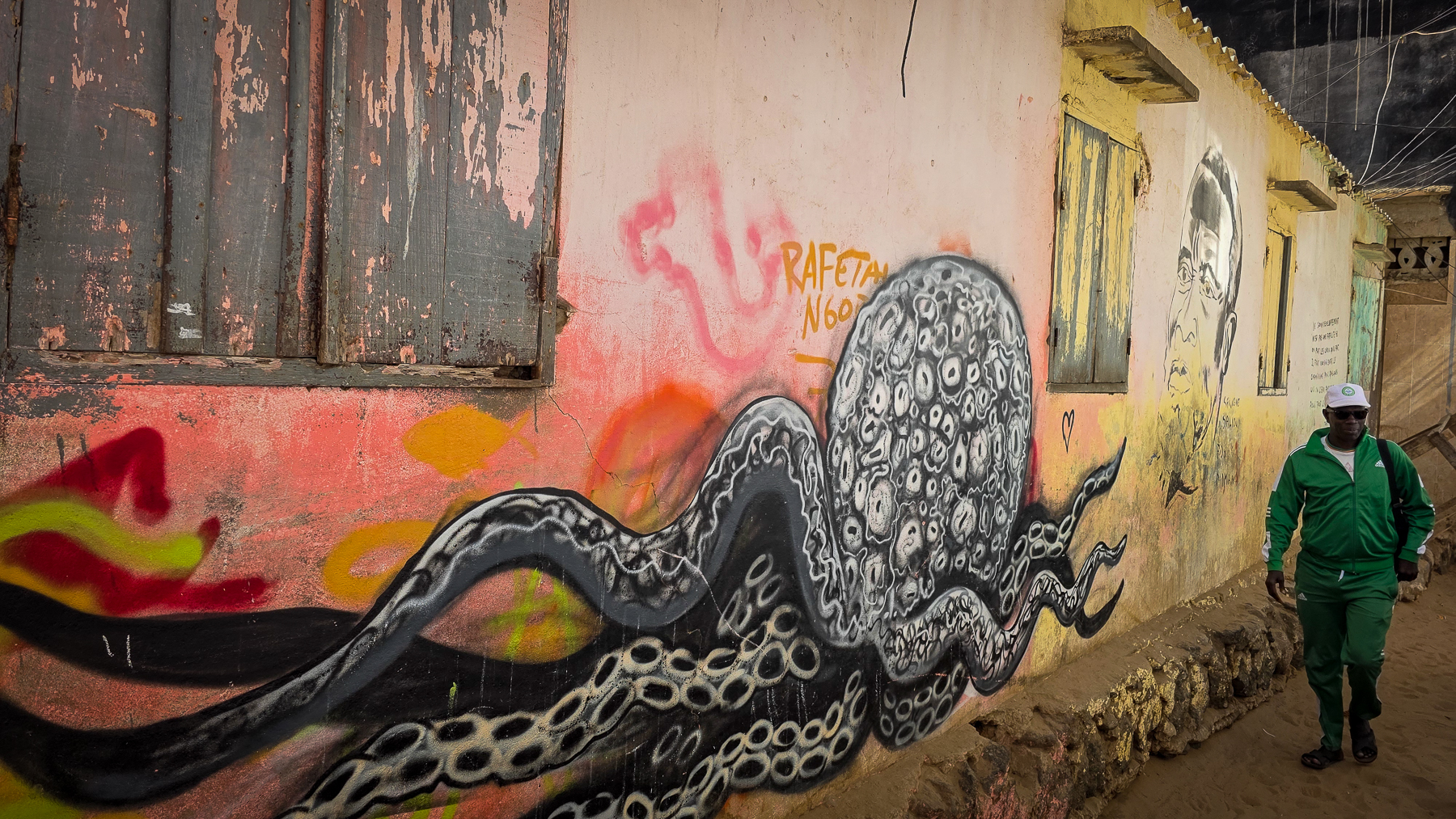 <span  class="uc_style_uc_tiles_grid_image_elementor_uc_items_attribute_title" style="color:#ffffff;">Street-Art in Dakar</span>