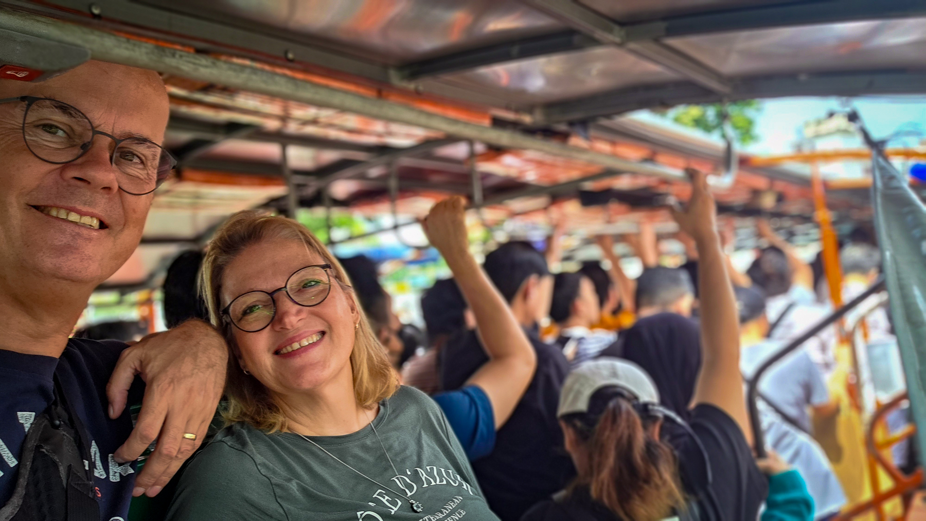 <span  class="uc_style_uc_tiles_grid_image_elementor_uc_items_attribute_title" style="color:#ffffff;">Local transportation in Bangkok</span>