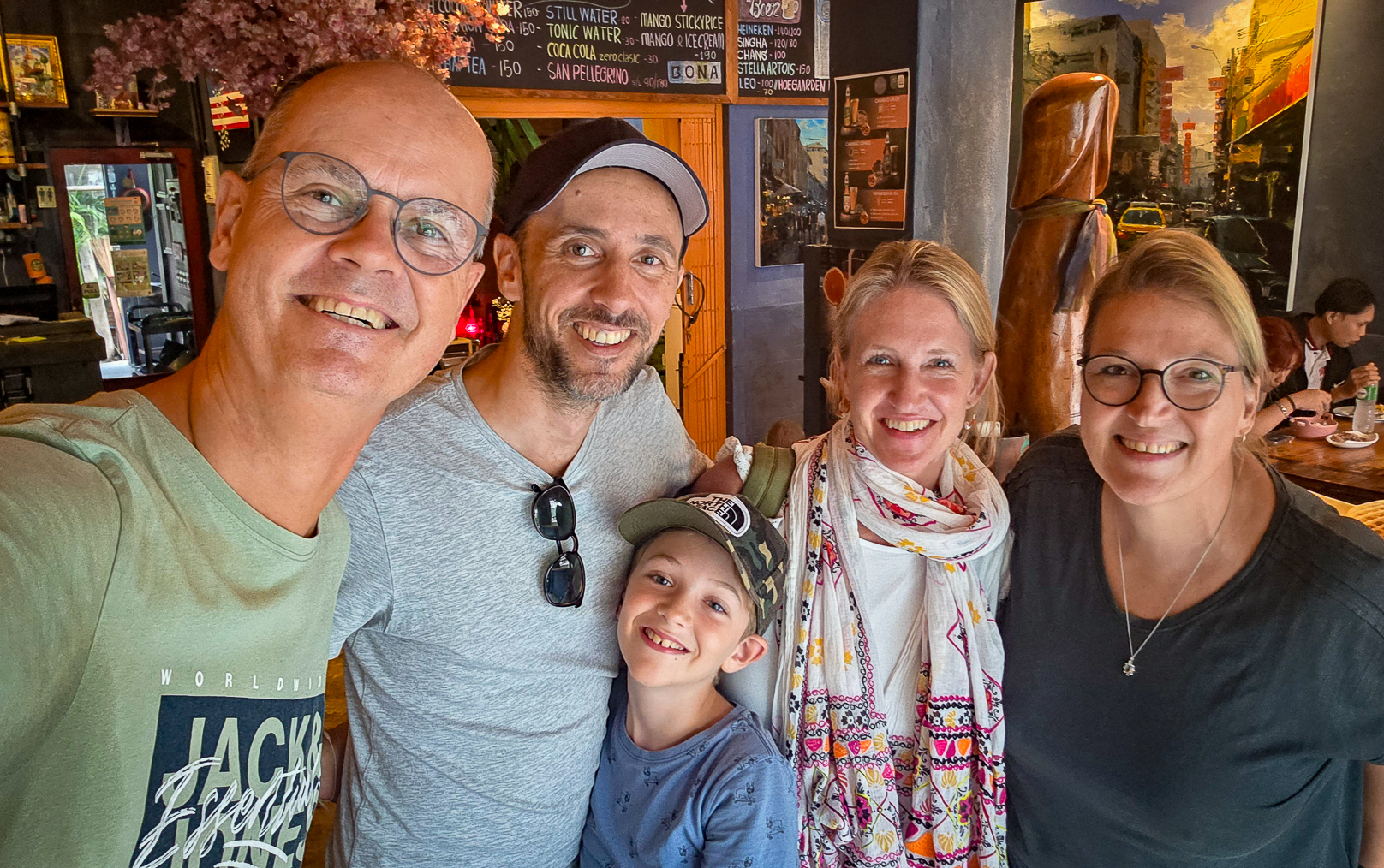 <span  class="uc_style_uc_tiles_grid_image_elementor_uc_items_attribute_title" style="color:#ffffff;">Meeting friends from Düsseldorf - what a coincidence!</span>