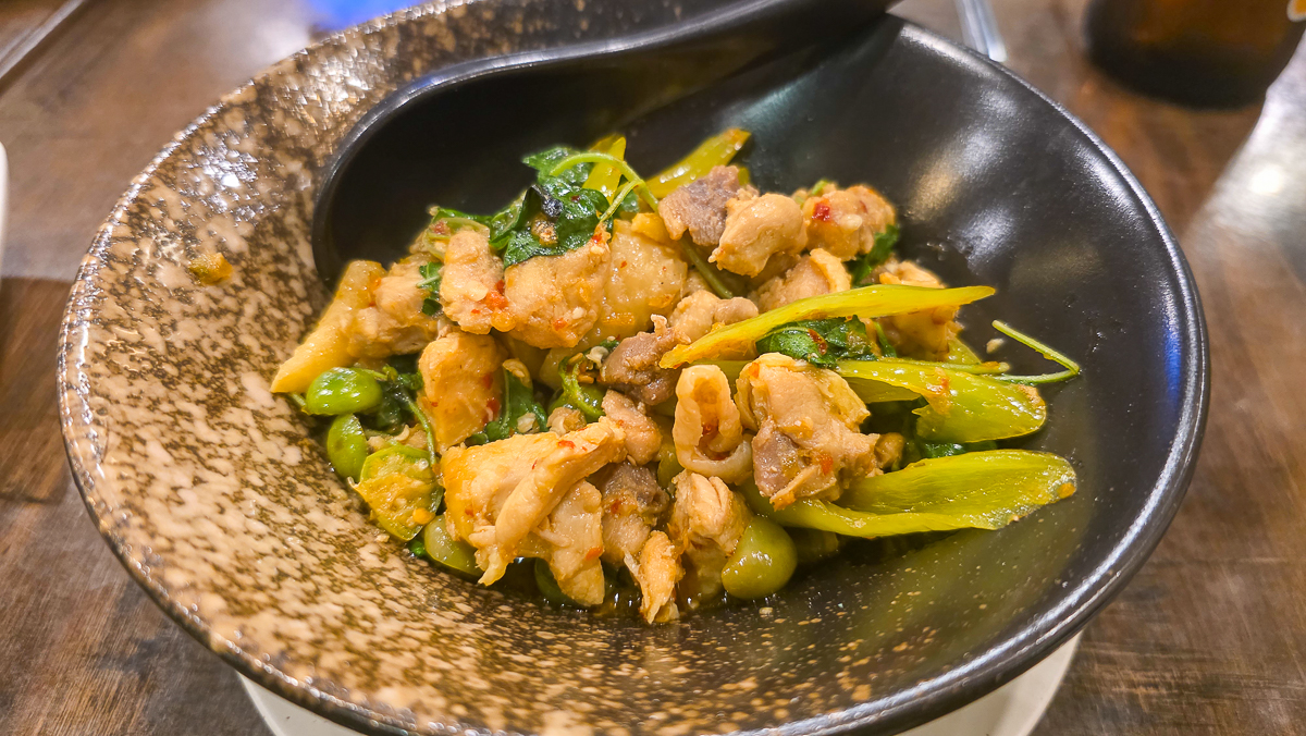 <span  class="uc_style_uc_tiles_grid_image_elementor_uc_items_attribute_title" style="color:#ffffff;">Thai food</span>
