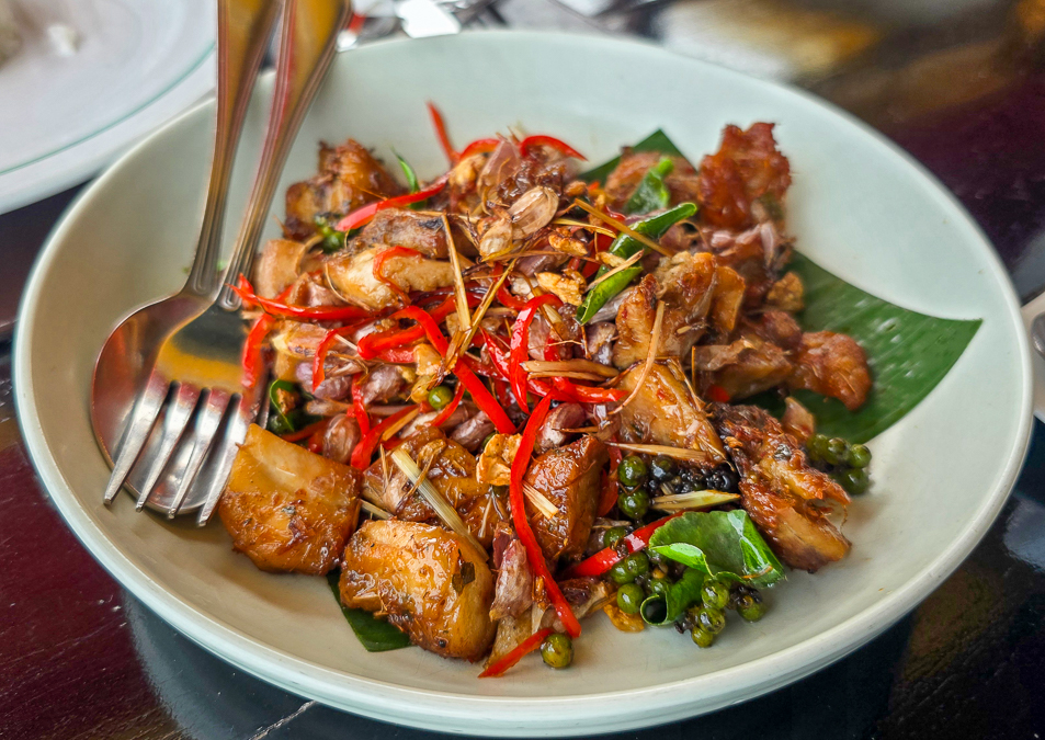 <span  class="uc_style_uc_tiles_grid_image_elementor_uc_items_attribute_title" style="color:#ffffff;">Thai food</span>