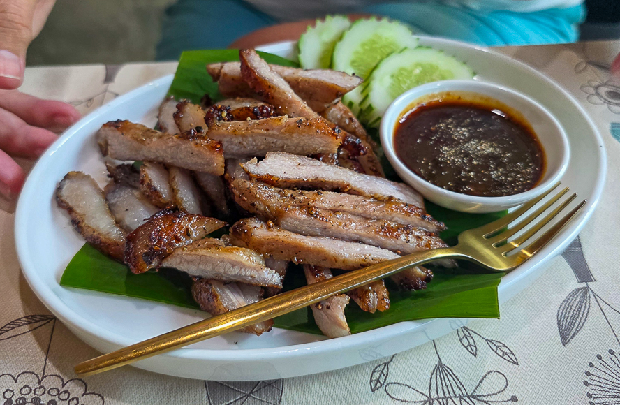 <span  class="uc_style_uc_tiles_grid_image_elementor_uc_items_attribute_title" style="color:#ffffff;">Thai food</span>