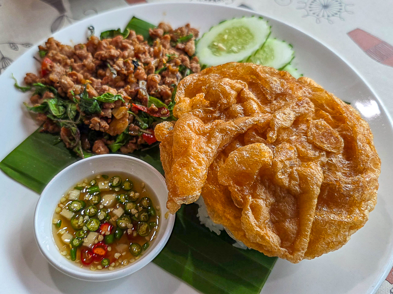 <span  class="uc_style_uc_tiles_grid_image_elementor_uc_items_attribute_title" style="color:#ffffff;">Thai food</span>