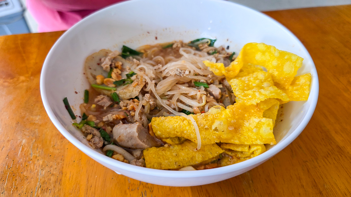 <span  class="uc_style_uc_tiles_grid_image_elementor_uc_items_attribute_title" style="color:#ffffff;">Thai food</span>