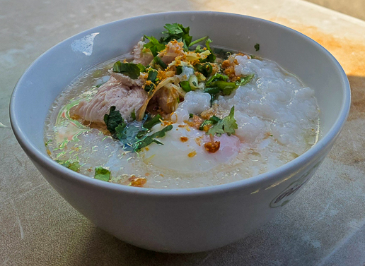 <span  class="uc_style_uc_tiles_grid_image_elementor_uc_items_attribute_title" style="color:#ffffff;">Thai food</span>