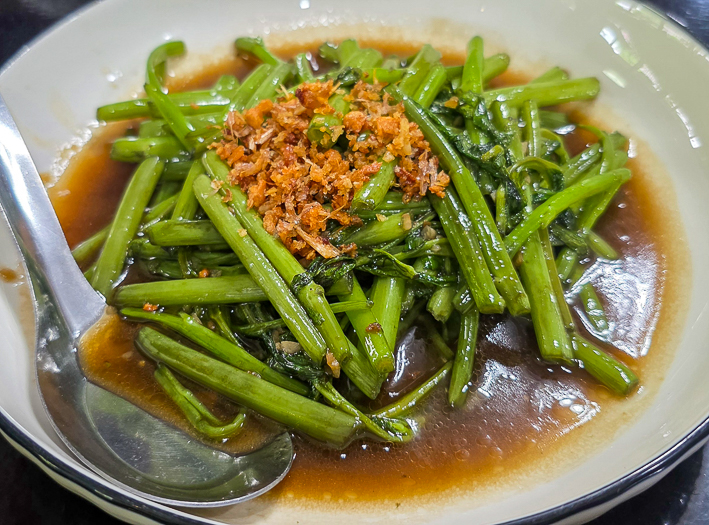 <span  class="uc_style_uc_tiles_grid_image_elementor_uc_items_attribute_title" style="color:#ffffff;">Thai food</span>
