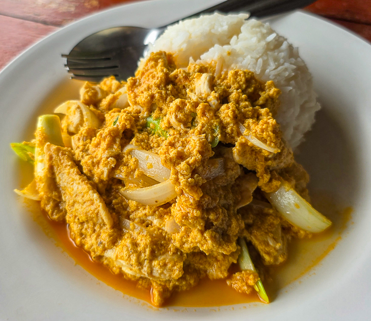 <span  class="uc_style_uc_tiles_grid_image_elementor_uc_items_attribute_title" style="color:#ffffff;">Thai food</span>