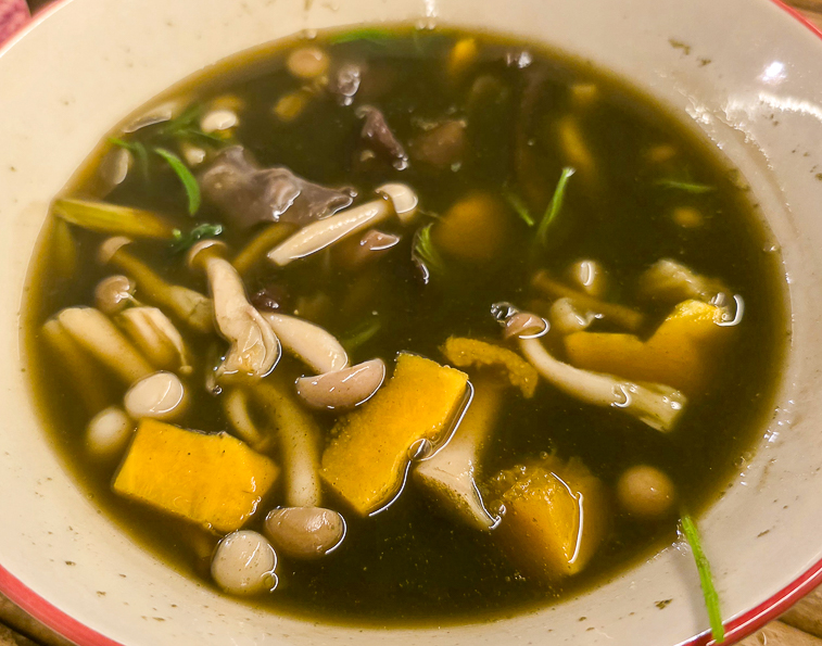 <span  class="uc_style_uc_tiles_grid_image_elementor_uc_items_attribute_title" style="color:#ffffff;">Thai food</span>