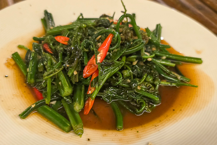 <span  class="uc_style_uc_tiles_grid_image_elementor_uc_items_attribute_title" style="color:#ffffff;">Thai food</span>