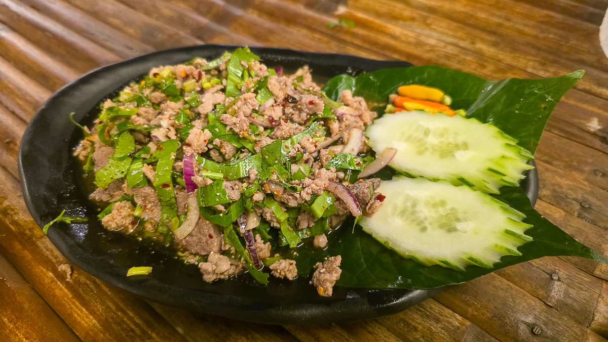 <span  class="uc_style_uc_tiles_grid_image_elementor_uc_items_attribute_title" style="color:#ffffff;">Thai food</span>