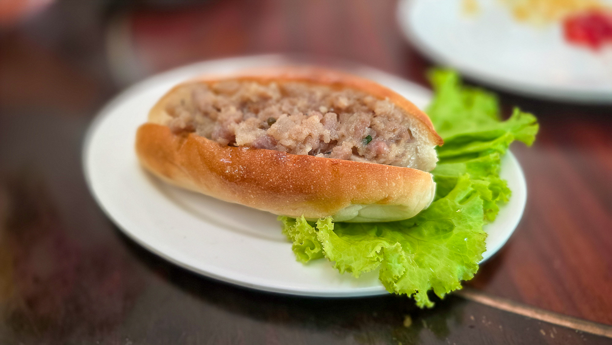<span  class="uc_style_uc_tiles_grid_image_elementor_uc_items_attribute_title" style="color:#ffffff;">Thai food</span>