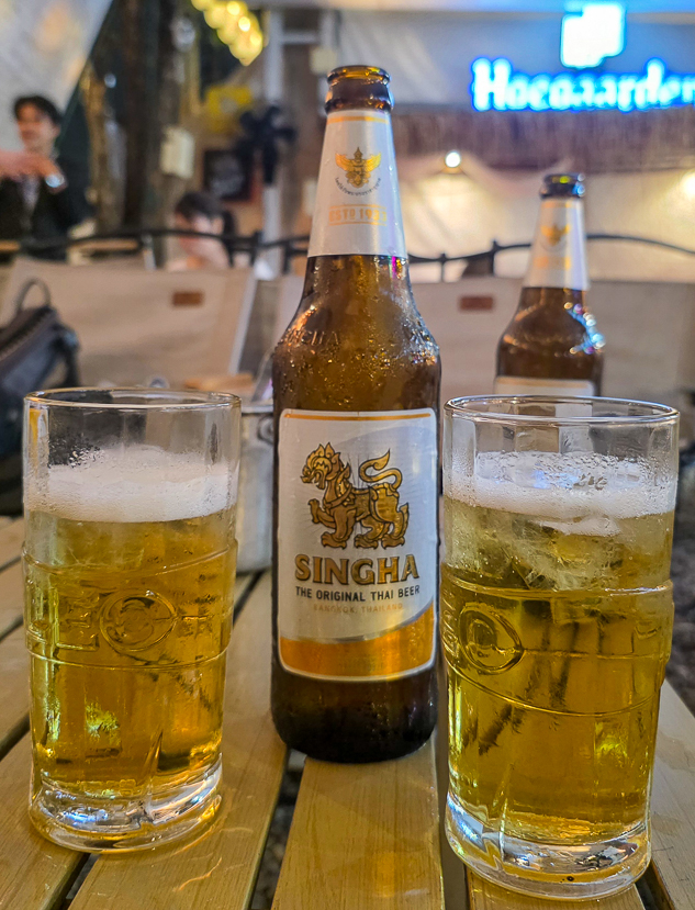 <span  class="uc_style_uc_tiles_grid_image_elementor_uc_items_attribute_title" style="color:#ffffff;">Thai food</span>
