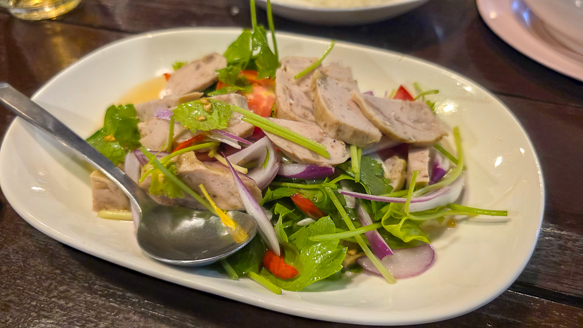 <span  class="uc_style_uc_tiles_grid_image_elementor_uc_items_attribute_title" style="color:#ffffff;">Thai food</span>