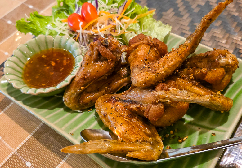 <span  class="uc_style_uc_tiles_grid_image_elementor_uc_items_attribute_title" style="color:#ffffff;">Thai food</span>