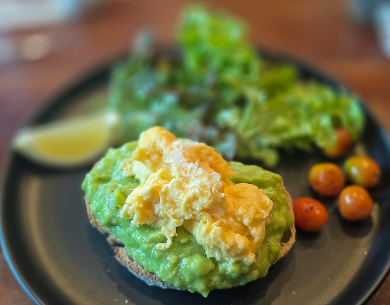 <span  class="uc_style_uc_tiles_grid_image_elementor_uc_items_attribute_title" style="color:#ffffff;">Thai food</span>