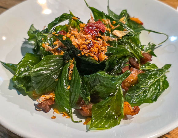 <span  class="uc_style_uc_tiles_grid_image_elementor_uc_items_attribute_title" style="color:#ffffff;">Thai food</span>