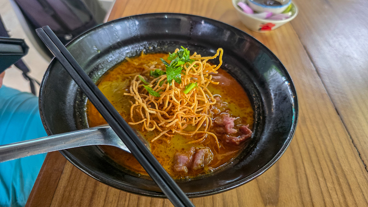 <span  class="uc_style_uc_tiles_grid_image_elementor_uc_items_attribute_title" style="color:#ffffff;">Thai food</span>