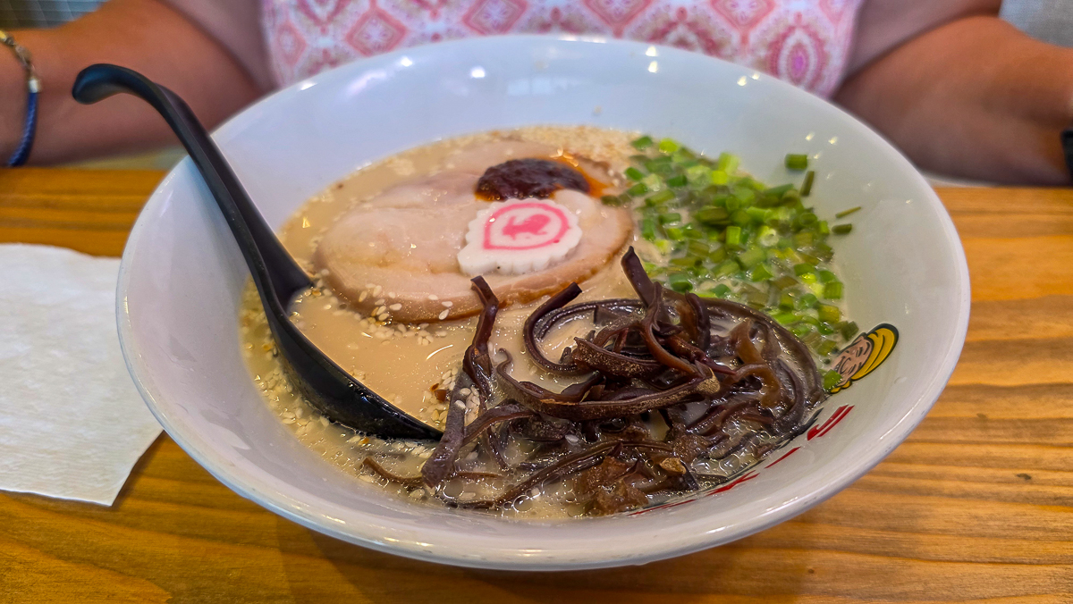 <span  class="uc_style_uc_tiles_grid_image_elementor_uc_items_attribute_title" style="color:#ffffff;">Thai food</span>