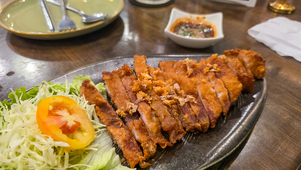 <span  class="uc_style_uc_tiles_grid_image_elementor_uc_items_attribute_title" style="color:#ffffff;">Thai food</span>