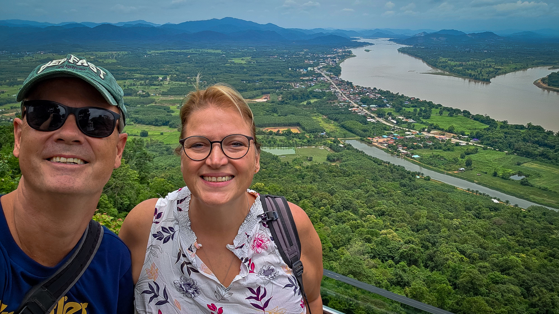 <span  class="uc_style_uc_tiles_grid_image_elementor_uc_items_attribute_title" style="color:#ffffff;">River "Mekong"</span>
